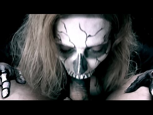 ❤️ Demoniczna dziewczyna ssąca kutasa swoimi czarnymi ustami i połykająca spermę. ❤ Porn video at pl.novoporn.ru ﹏